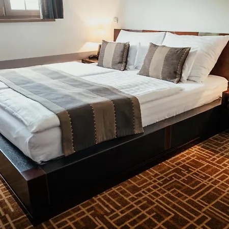 Troyer Hotel