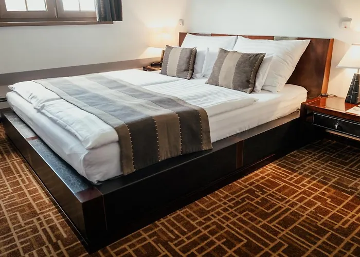 Troyer Hotel